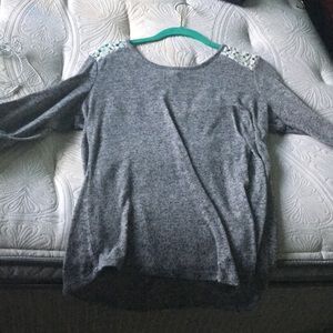 Gravy long sleeve with lace details-shoulders&back